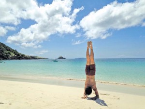 Jonathan Cagas doing a handstand.